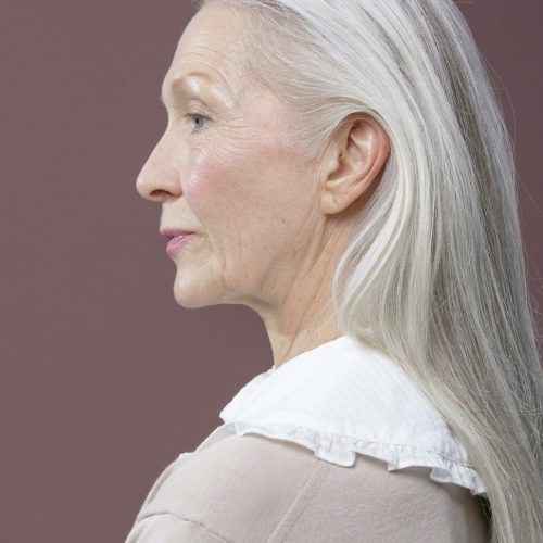 Jak dbać o siwe włosy, aby były zdrowe i pełne blasku